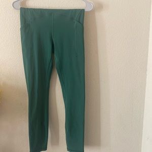 Lululemon green leggings. They have pockets. Never been worn.